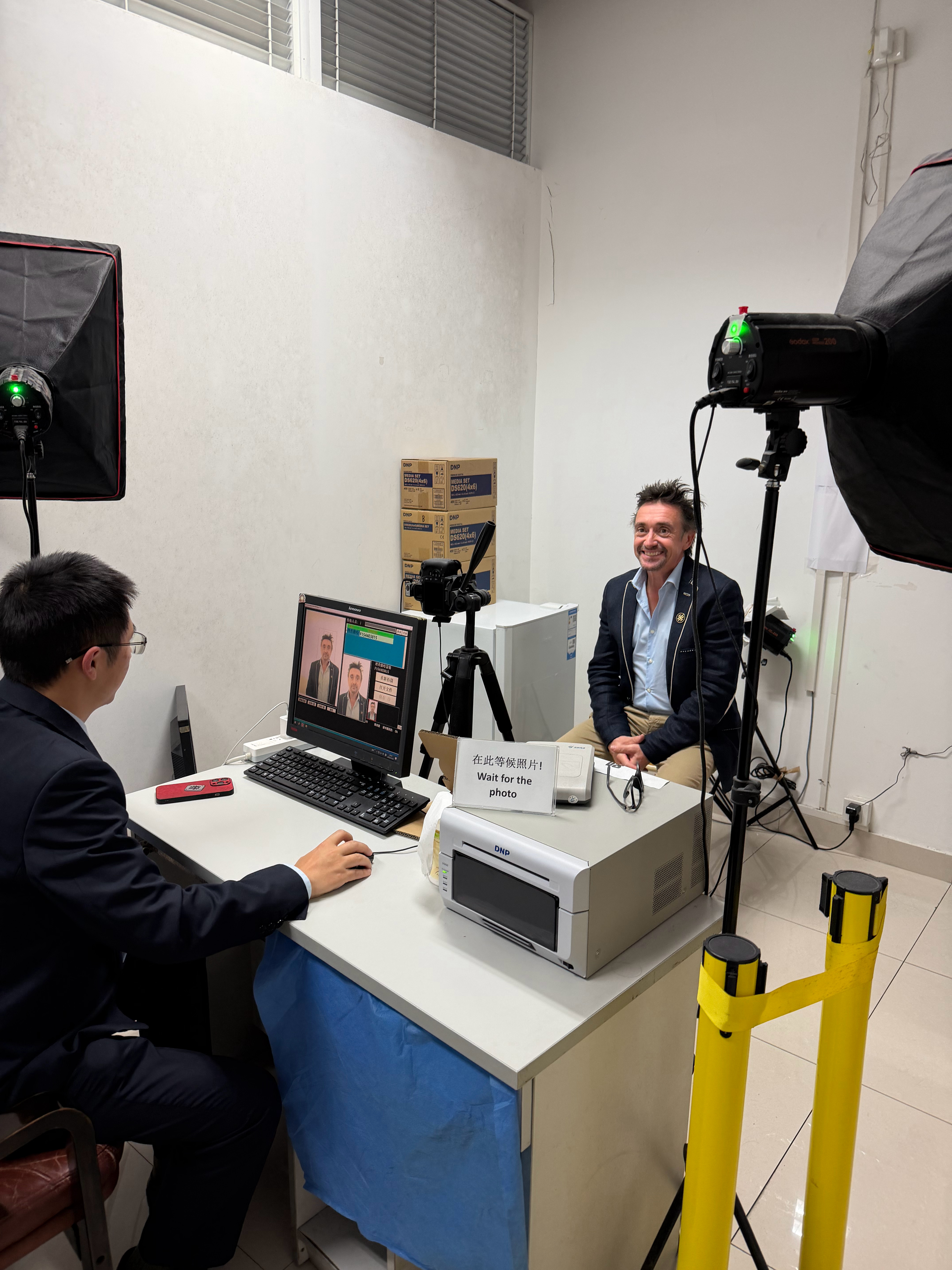 看到有朋友问：哈蒙德来中国，为什么不开开中国的新能源车？开，必须开！昨天带他搞定