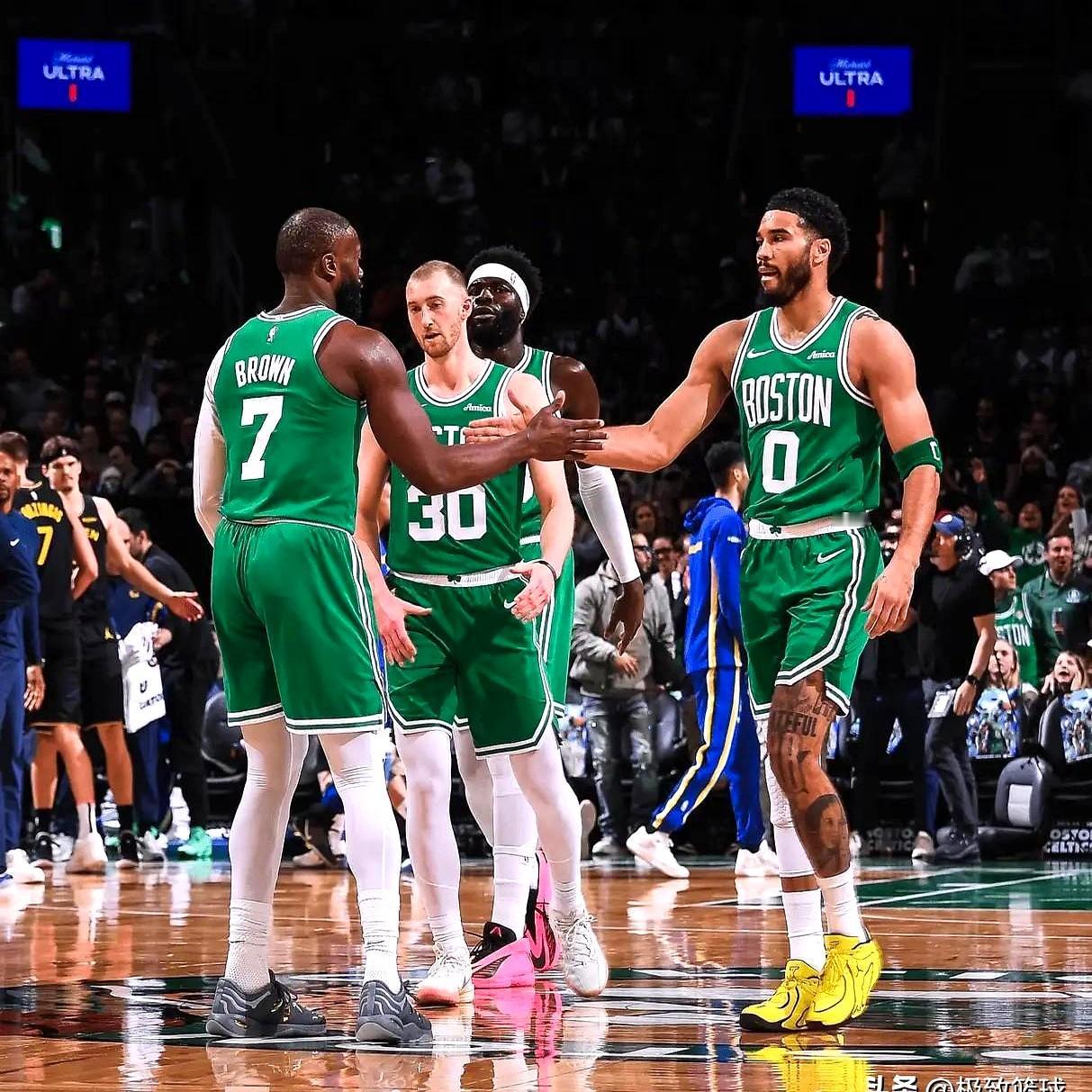 每到休赛期，波士顿就起哄：双探花要拆，换哈登、换杜兰特的版本层出不穷。
偏偏在今