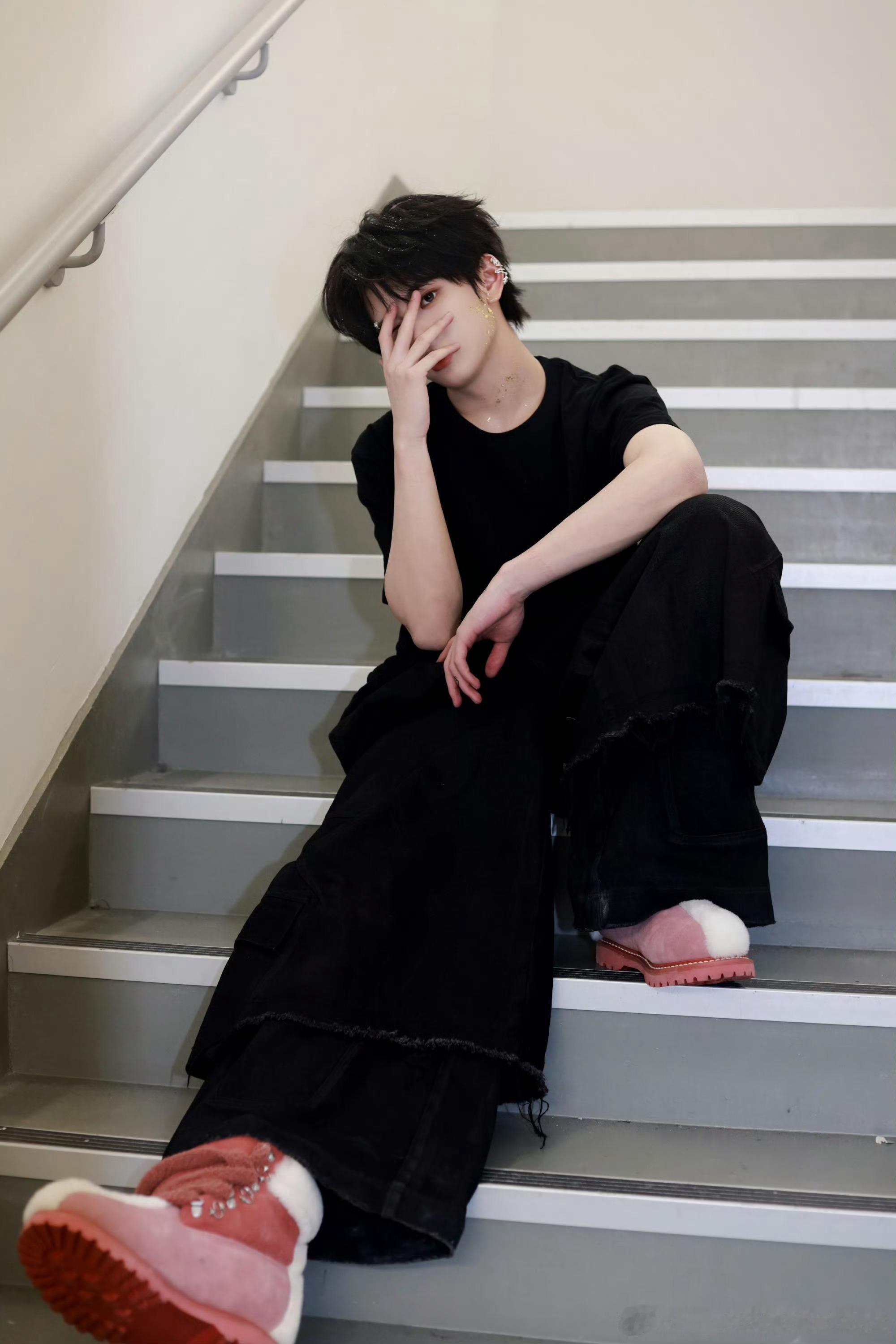 汪铎一句话让穆祉丞又哭又笑周五晚高疯 汪铎暖心控场又懂调节气氛，煽情时刻巧妙拉回