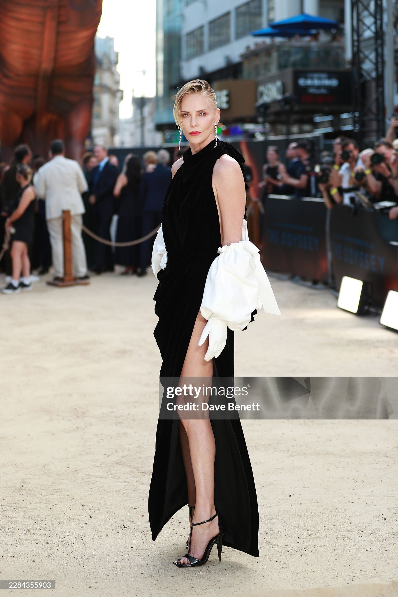 赛皇Charlize Theron亮相《奥德赛》伦敦首映礼完全主人级别的！！！