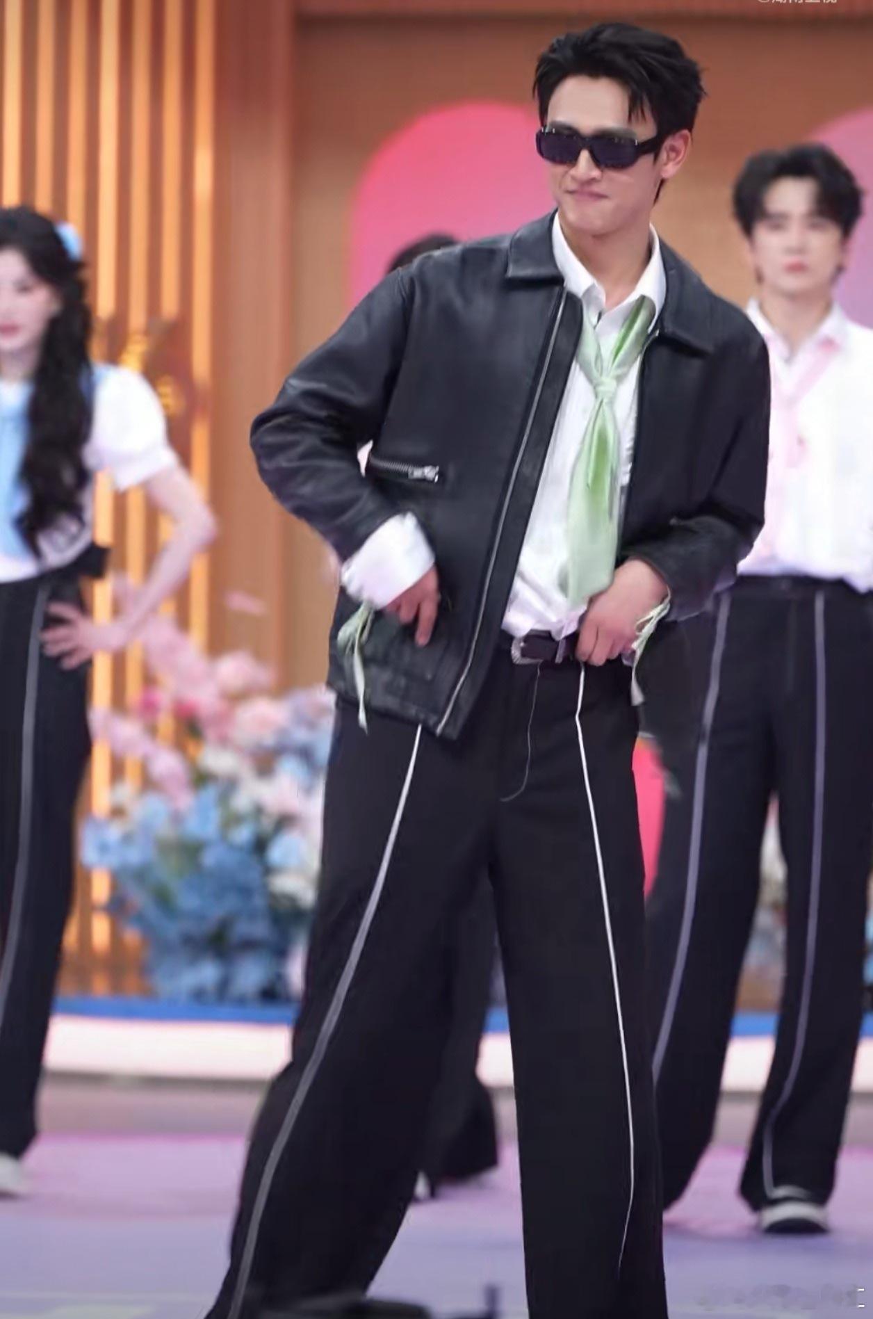 被王天辰的广播体操惊艳到！动作干净利落，就是好看。王天辰广播体操怎么不算舞呢你好