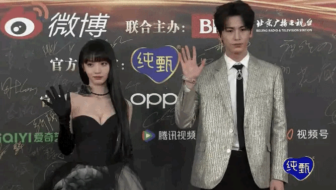 各位粉丝朋友们，大家不要担心我们之间会疏离，气场也不会是各美各的，我们会努力培养