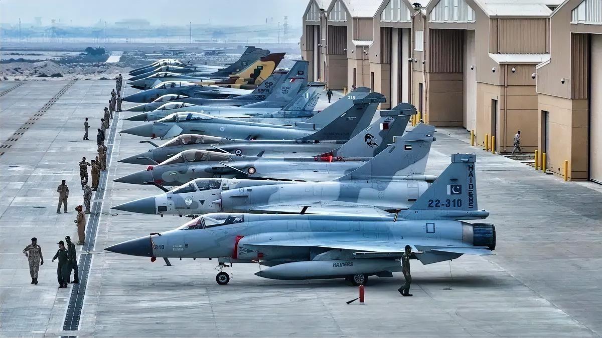 4月11日，沙特阿拉伯国防部率先通过社交媒体发布声明，确认一支巴基斯坦军事力量已