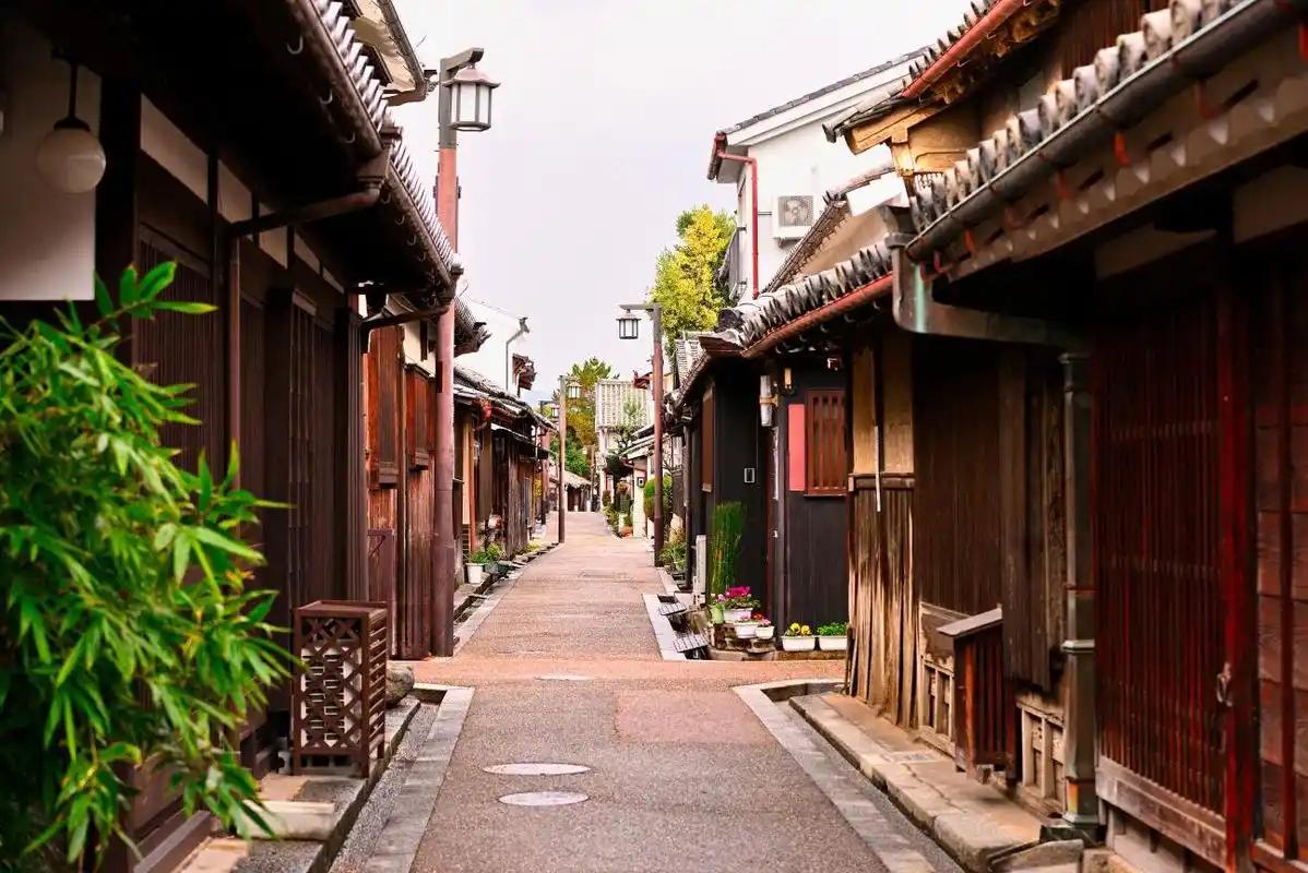 日本制造未来要想有好发展，得应对诸多挑战。人口老龄化让劳动力短缺、企业成本增加，