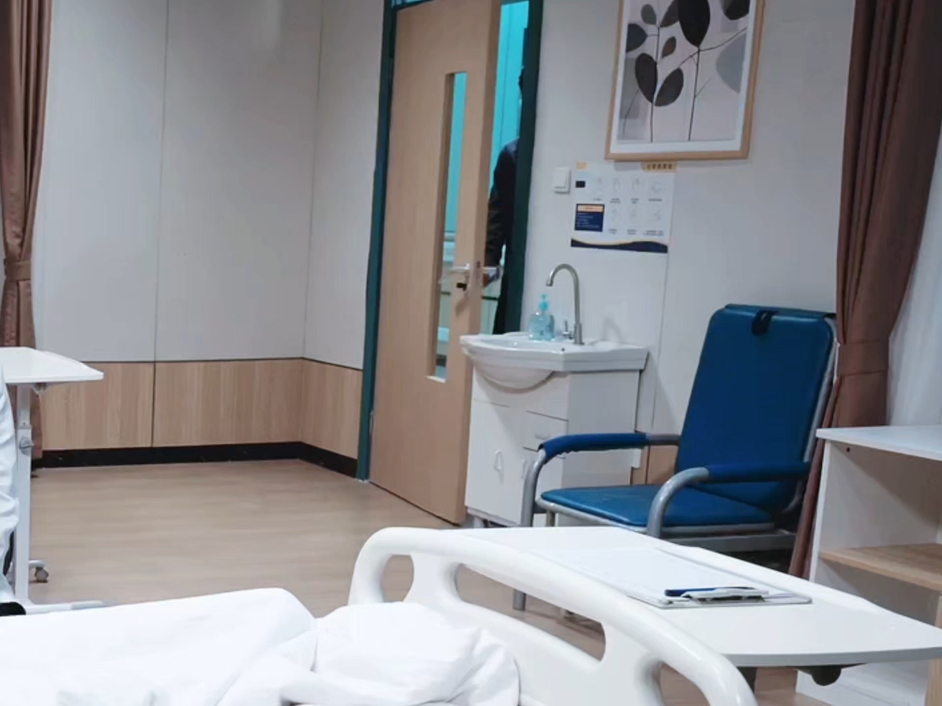 婚我来离井柏然你别哭了 谁懂这种“阴湿小狗”的含金量啊！在外面是让人闻风丧胆的犯