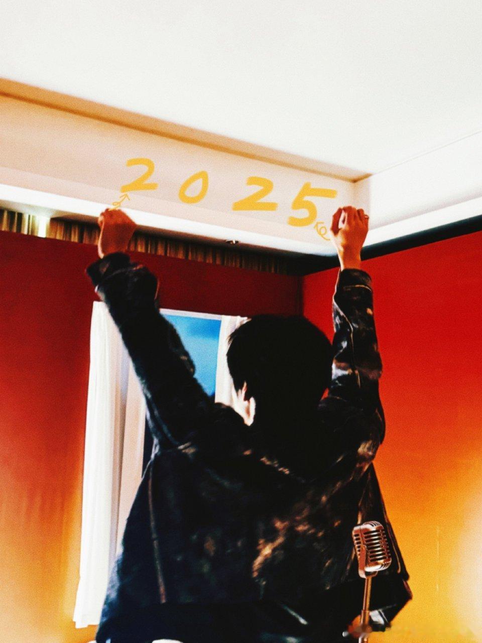 张真源2025第一天营业 张真源新的一年万事顺遂，天天开心[哇] 