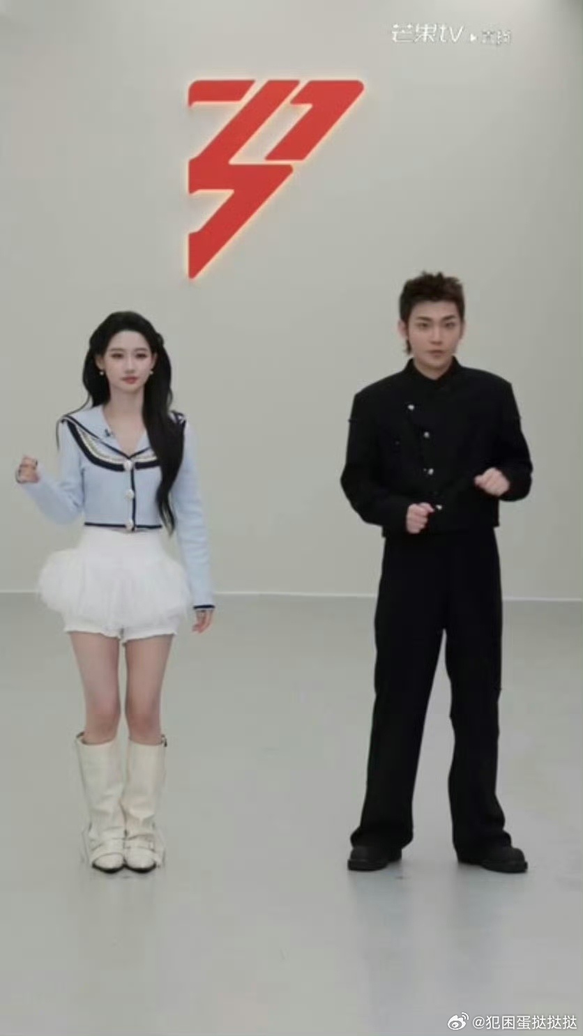 何宣林是蒋龙的班主任何宣林居然是蒋龙班主任  乘风直播时长谁能想到呢？班主任与学