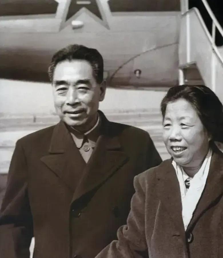 1984年，周总理的弟弟来到北京。然而，邓颖超见到他，却说：“恩寿，咱们俩可都是