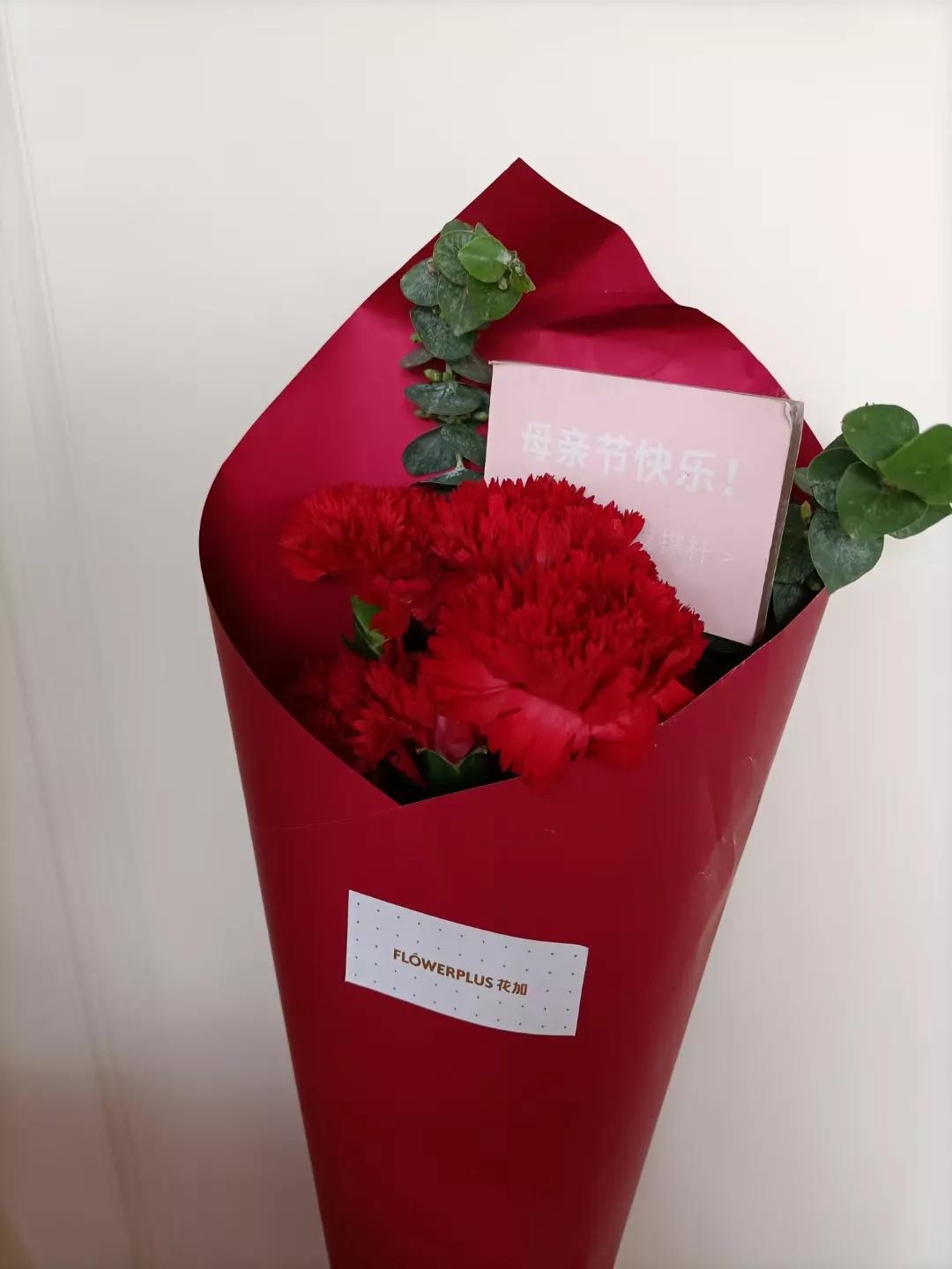 母亲节快乐，收到我的小棉袄送的鲜花，其实妈妈想说，你们是妈妈收到的最珍贵的礼物，