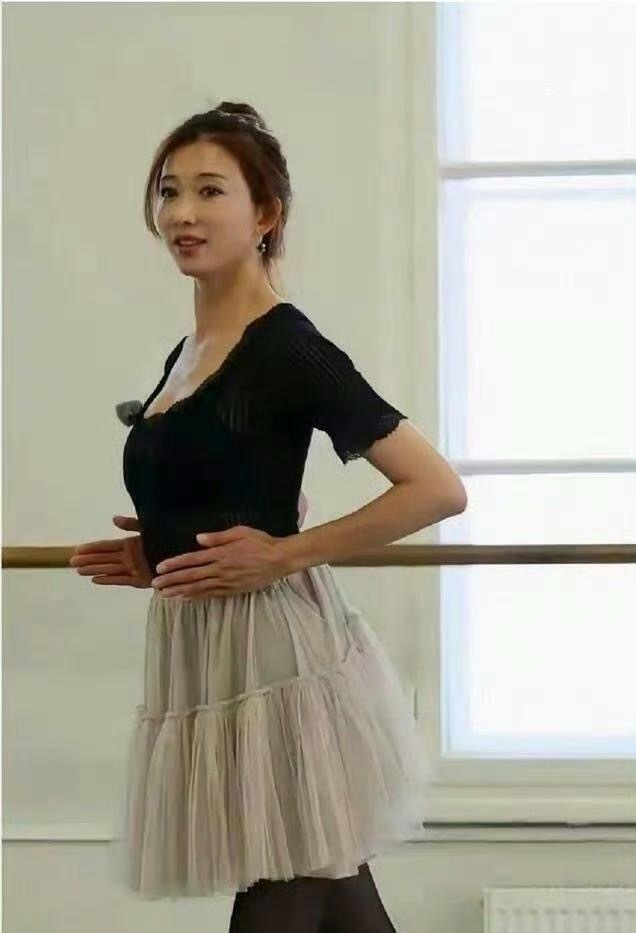 林志玲依旧曼妙，这跳舞状态绝了，51岁还这么棒，真叫人羡慕 