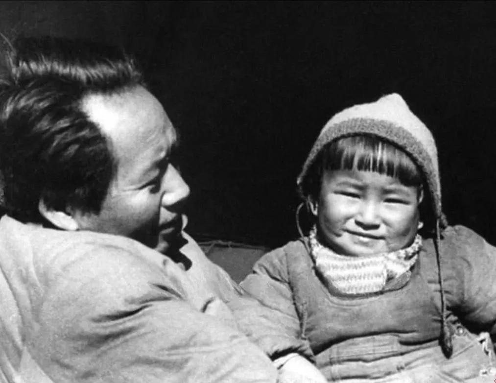 1971年9月的一天，汪东兴给手下路来谦分配了一项特殊任务：“毛主席同意你当李讷