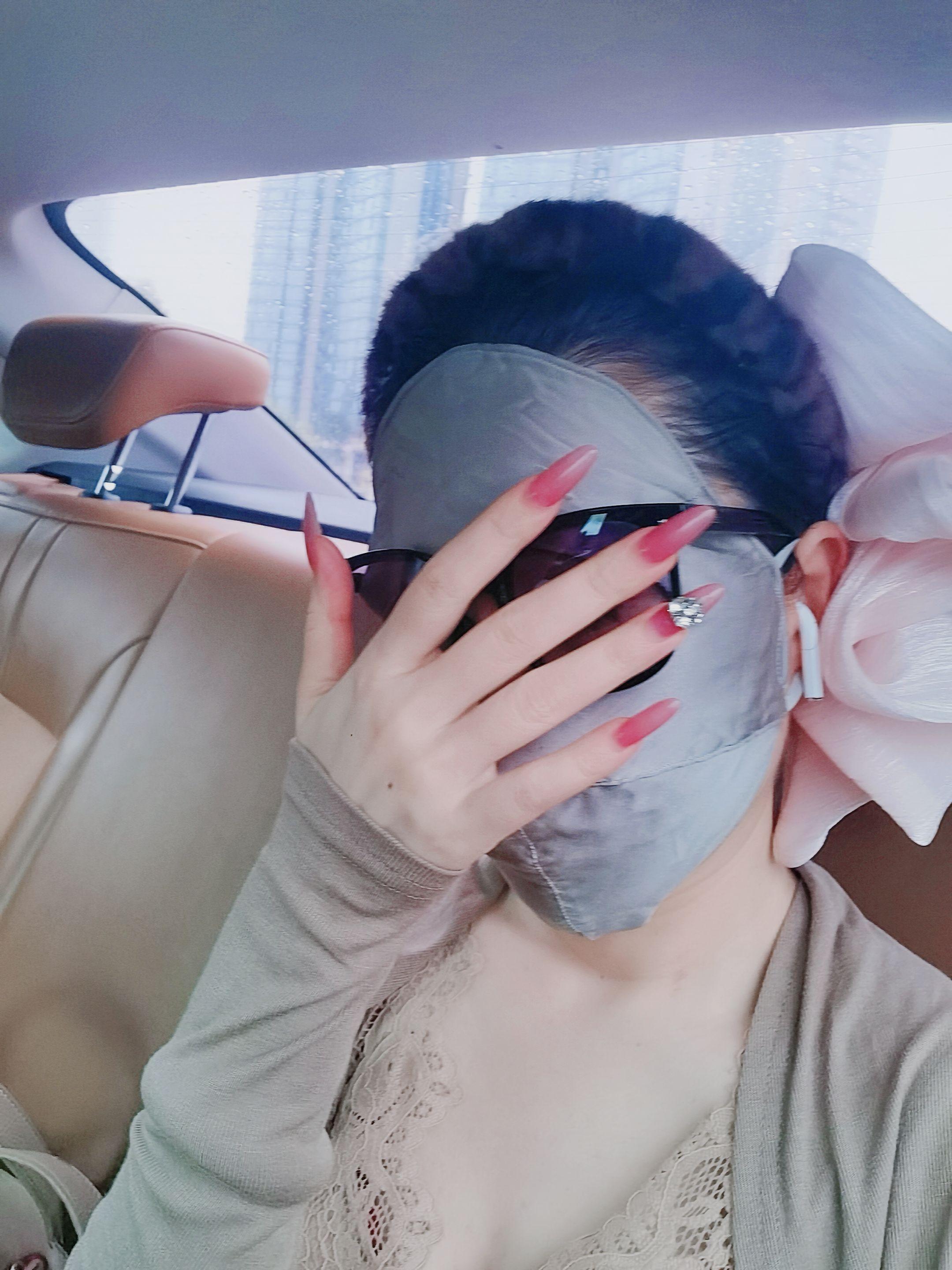 我总是一个人 在这样的午后会突然想起您 您过得好吗 我还是会时常责怪自...