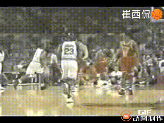 乔丹到底有多强？
这是1994年全明星慈善赛，当已经15个月没打球的乔丹碰到当年