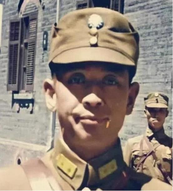 成都解放前夕，国军上将孙震携带数百两黄金飞逃台湾，临走时将部队交给侄子孙元良，孙