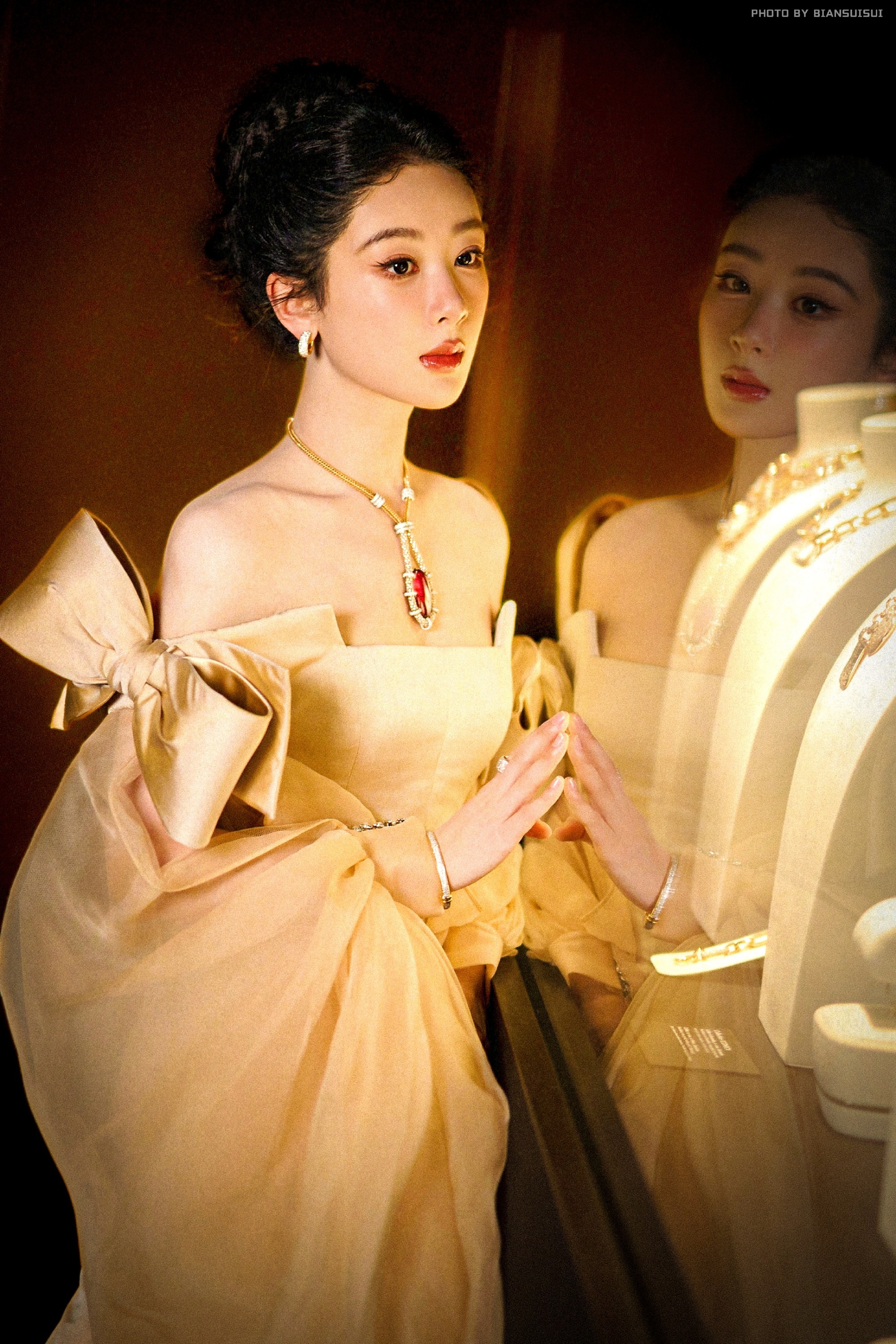 杨紫  yz杨紫董竹君 yz杨紫玉兰花开君再来 于高山之巅，方见大河奔涌；于群峰