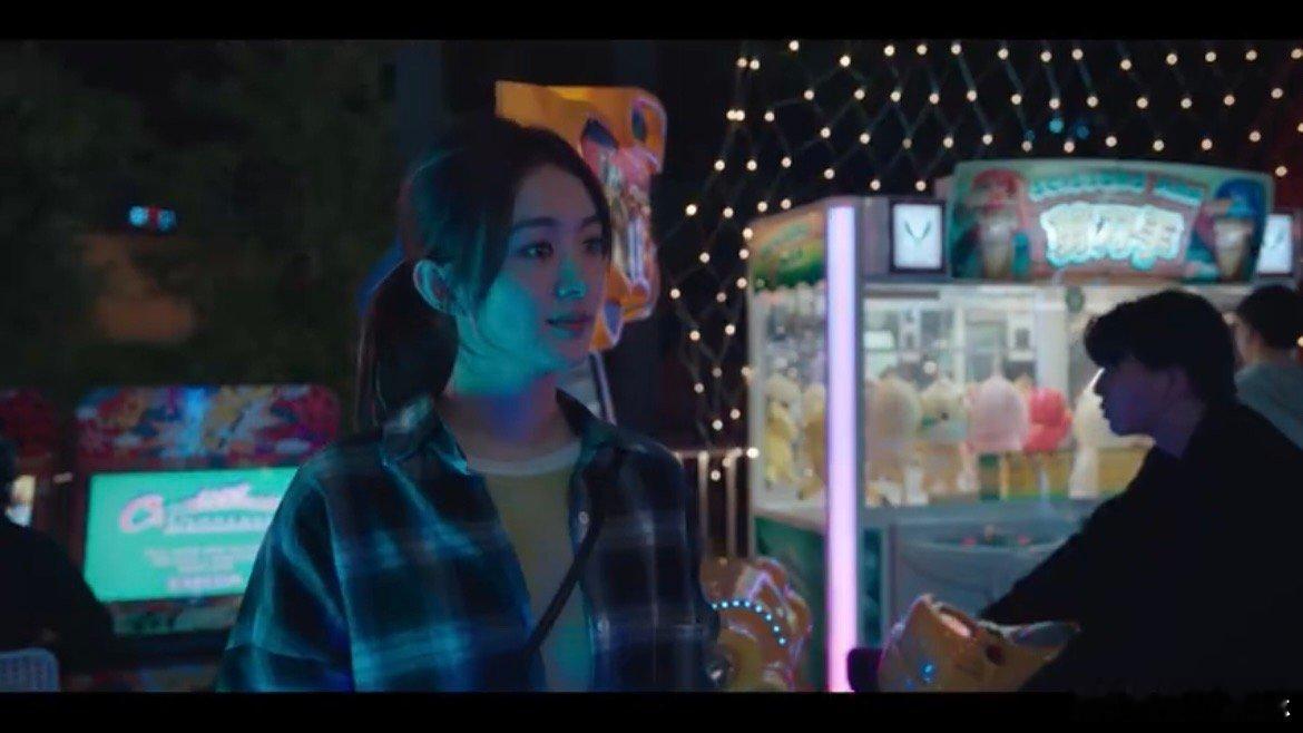 #赵丽颖尹昉有吻戏##赵丽颖格子衬衫造型# 赵丽颖尹昉《在人间》预告🈶️，新片
