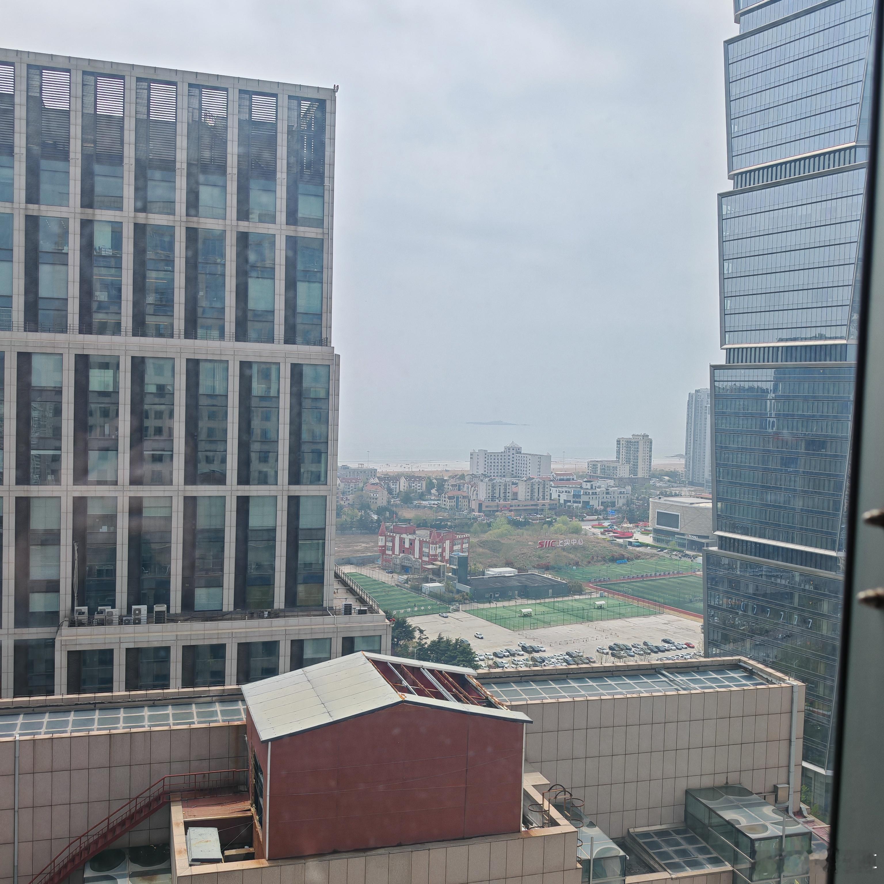 【投资明见】周三操作策略今天指数波动幅度还是很小，市场在这里形成了窄幅的横盘震荡