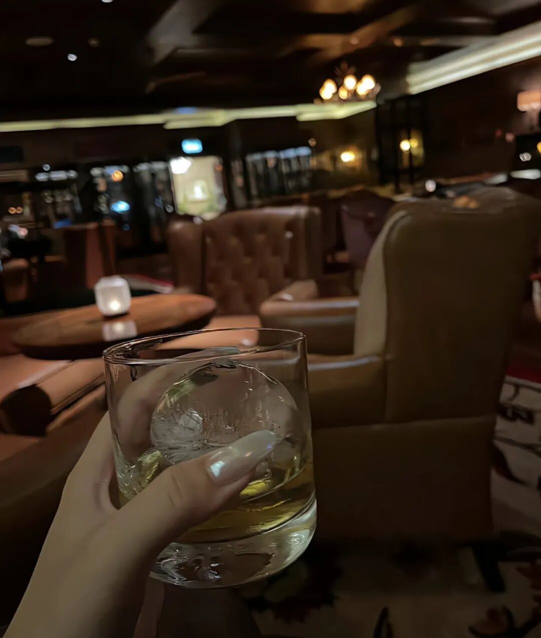 人到一定年龄 会允许真情和假意并存 结婚前要擦亮眼 结婚后要闭着眼 