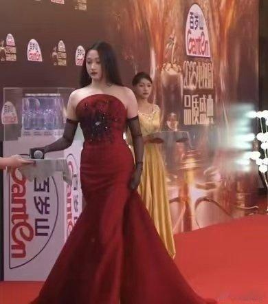 妈耶，真的是绝、别怪造型师了他挺难的[拜拜] ​​​
