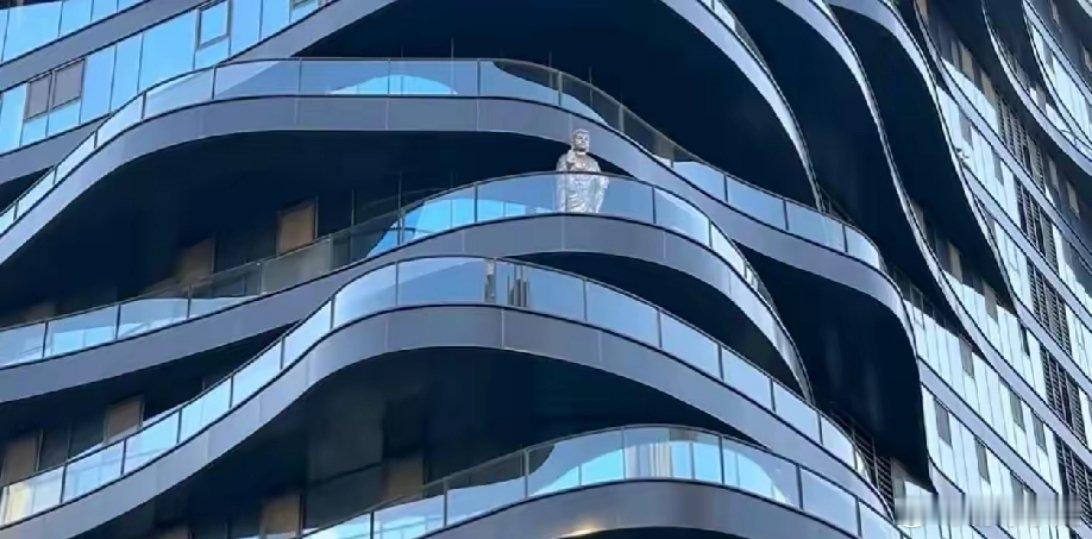 王菲最出名的住宅，大概就是这个有佛像的了… ​​​