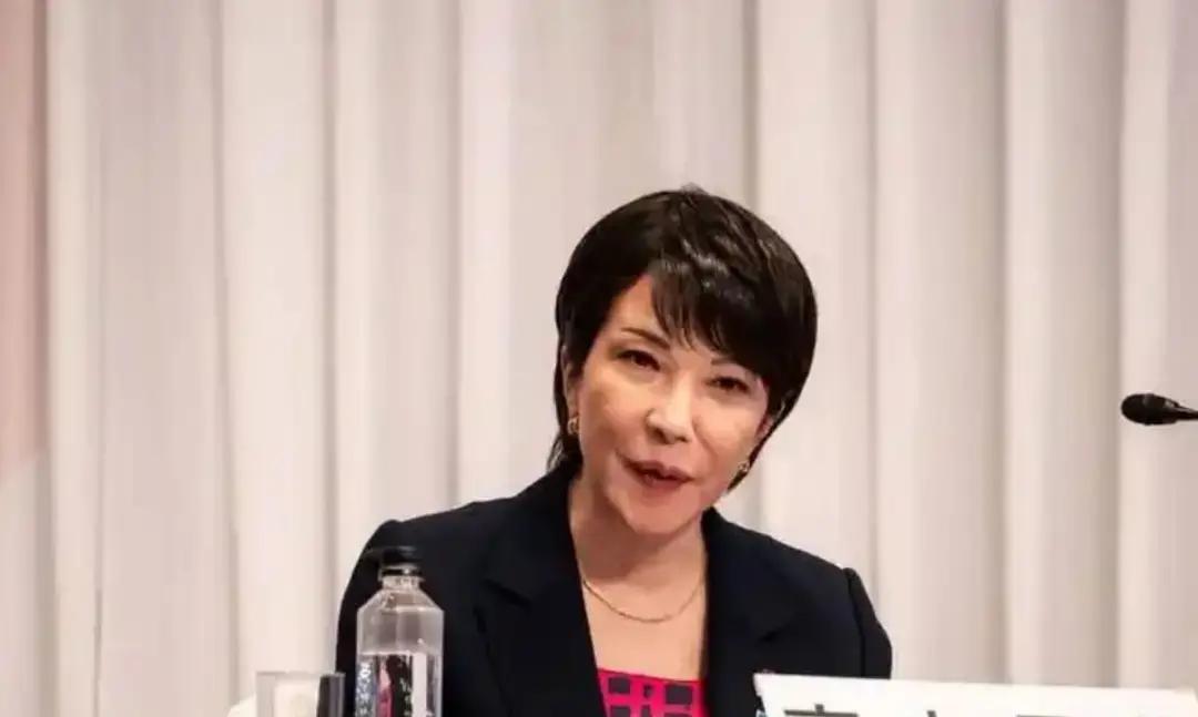 果不其然。
 
日本政客高市早苗突然宣布了强硬立场，引发各方关注。
 
她把话抬