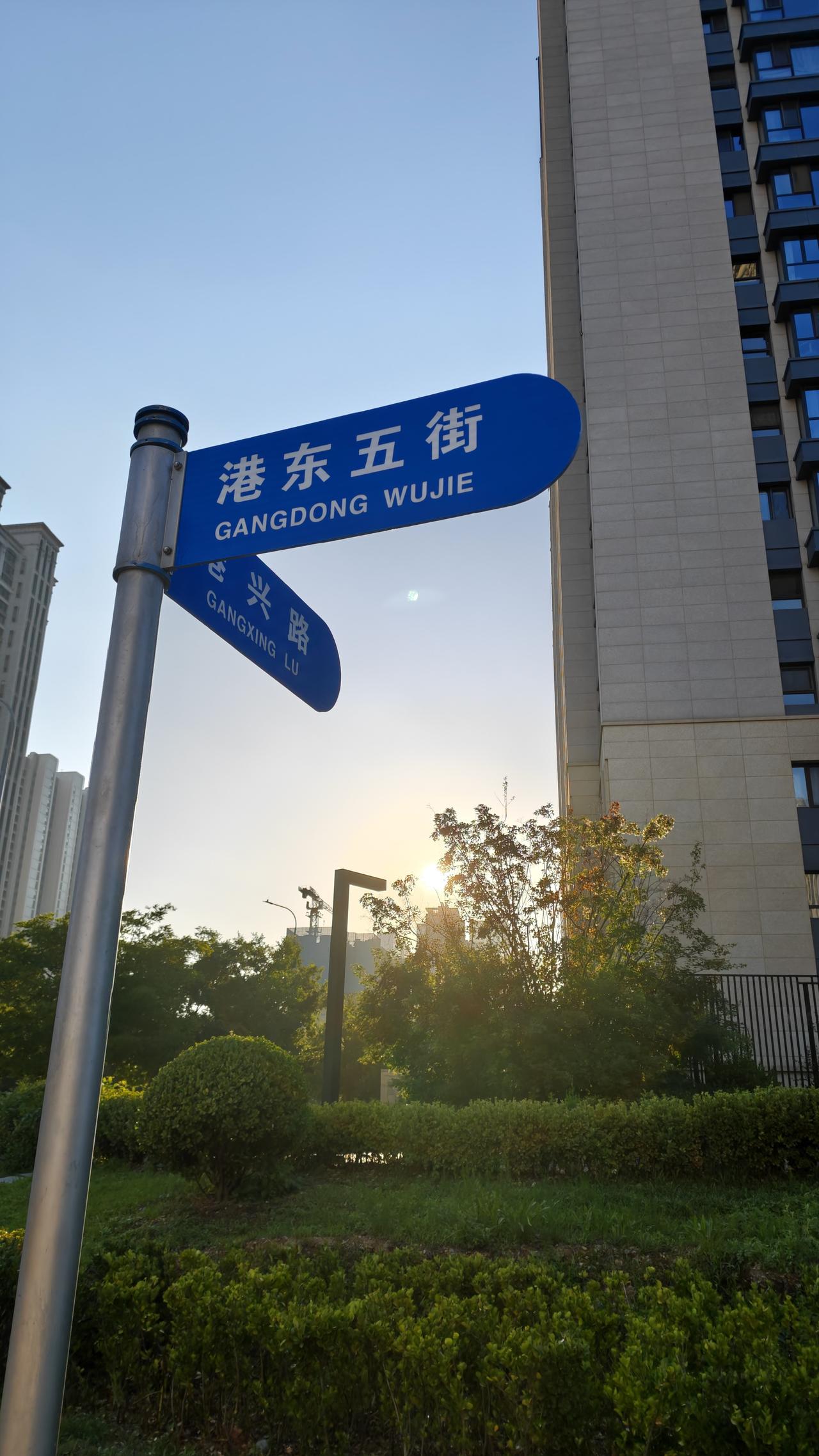 暑假第二天，今天的第二波户外[大金牙]
最美夕阳🌇来自东港港东街
作为本地人，
