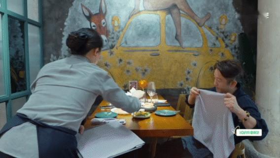 冉莹颖饭桌气氛杀手姐姐当家餐桌2.0片段看得人无奈，一顿简单的饭却满是沉默冷淡，