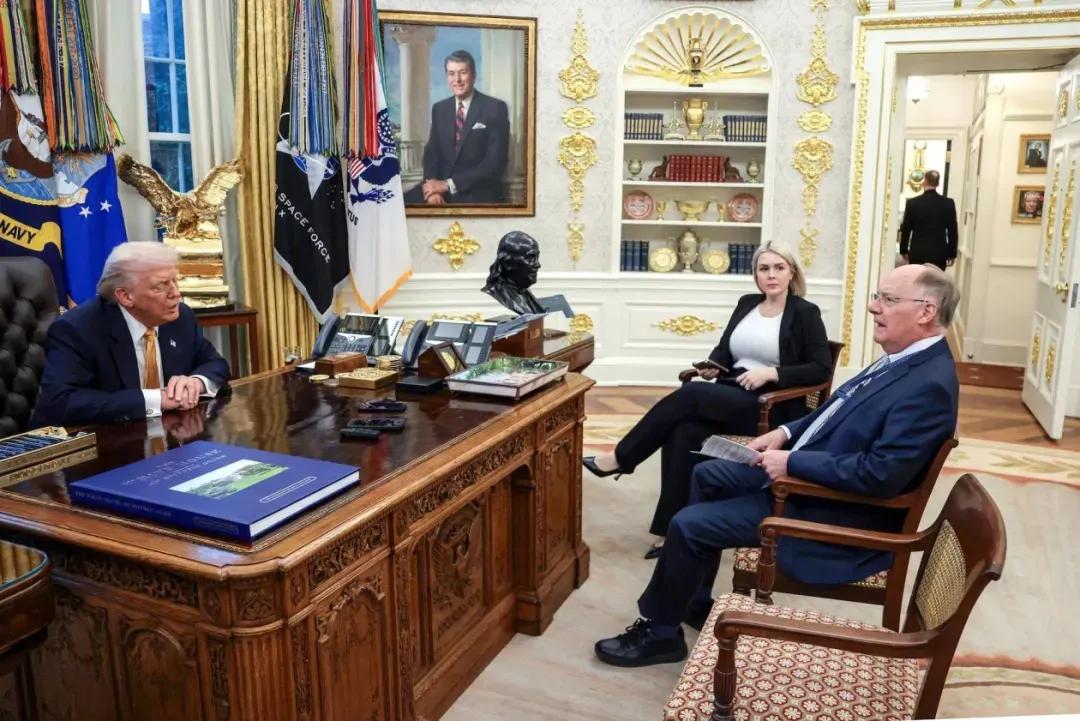 能推翻特朗普的，只有第二天的特朗普

据路透社报道，针对此前美国移民与海关执法局