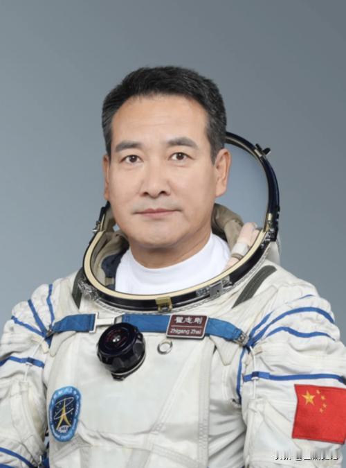 “即使我们回不去，也要让五星红旗在太空中飘扬起来！”2008年9月27日，是我国