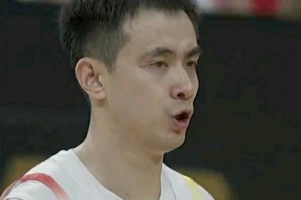 绝境真的看赵继伟！大心脏，重回国家队真的是不辱使命啊，关键时刻超远三分将比分追平