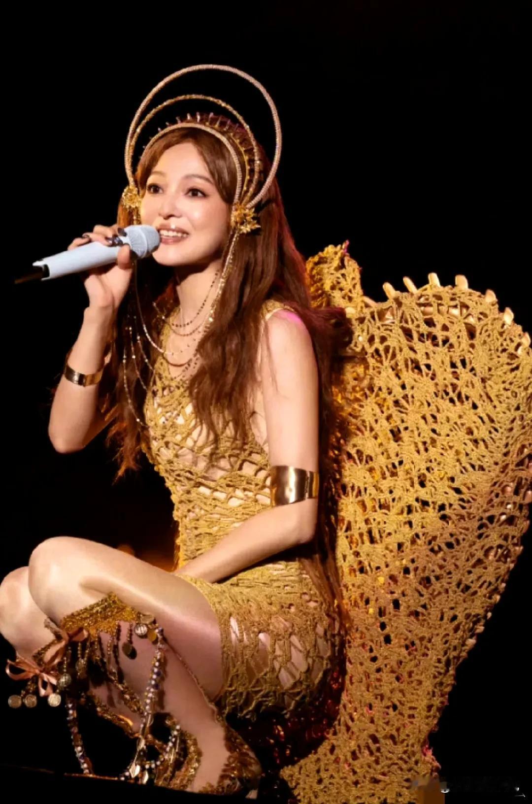 有人知道张韶涵的造型师是谁吗？

怎么可以每套妆造都这么好看呢？

每套造型既夸