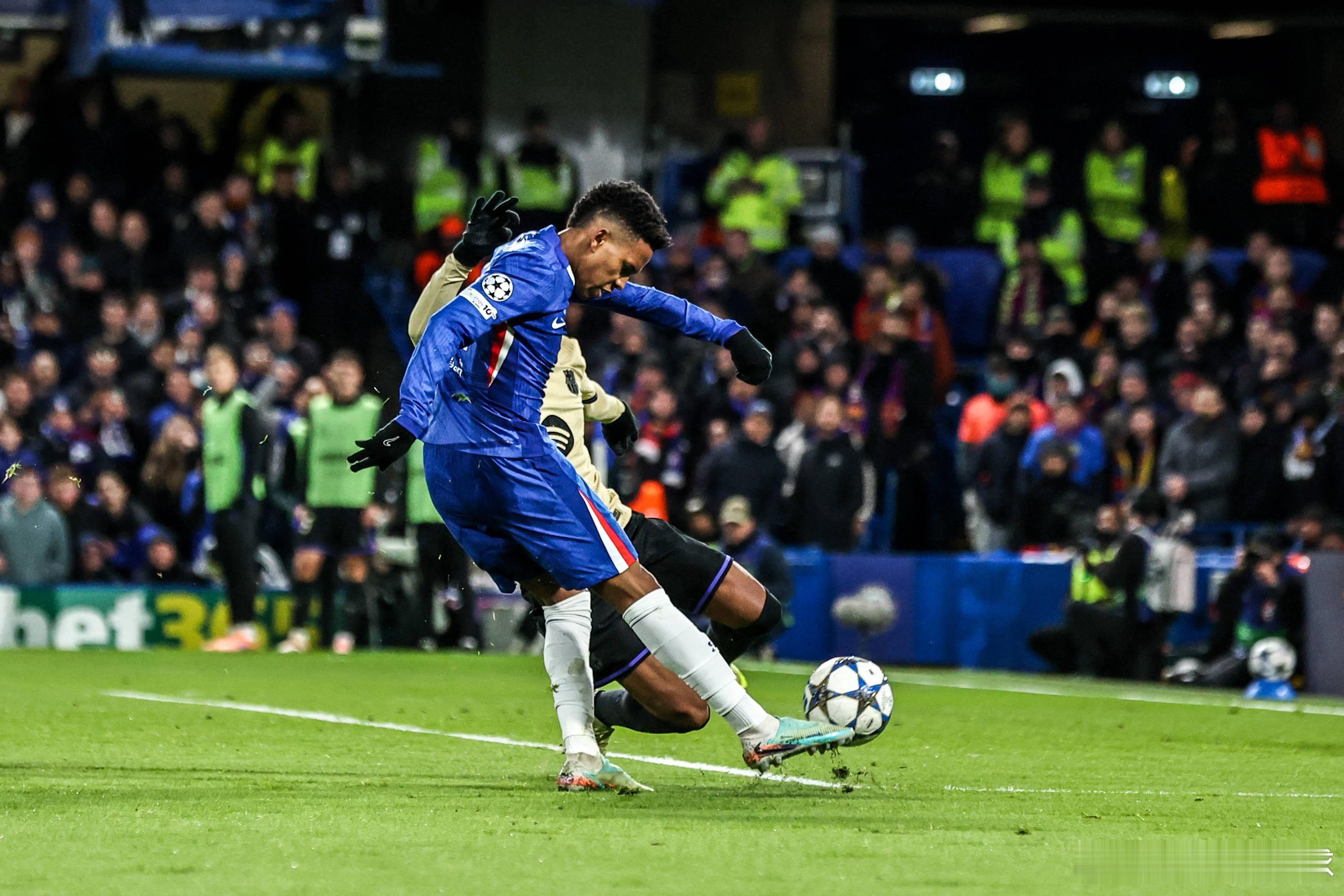 奔着1亿去！18岁埃斯特旺身价仅6000万，欧冠5场3球＋巴西4场4球欧冠 11