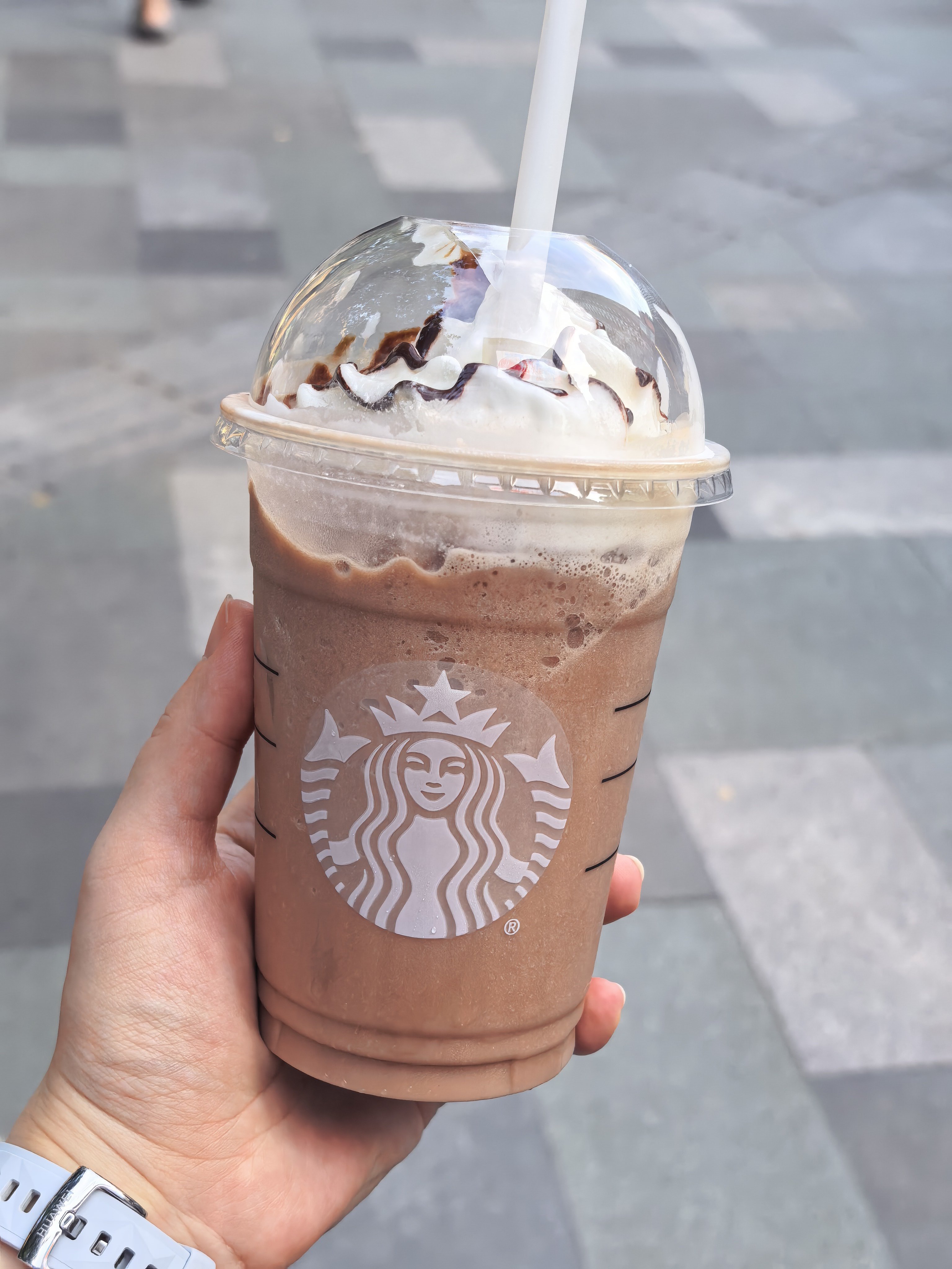 好家伙，星巴克都成白菜价了~39.9双大杯，49.9三大杯，以前喝杯星冰乐都快4
