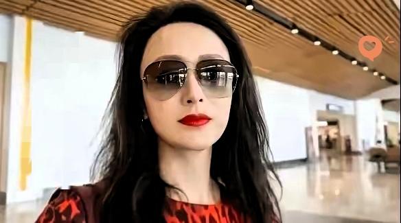 2026年，一名华人女子在希腊失踪。一个月后，她丈夫根据手机定位来到一座废弃养殖