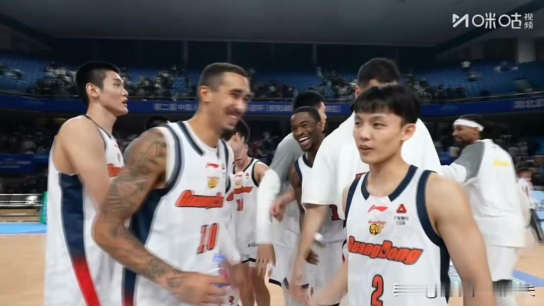 广东男篮新提的跑车萨姆纳，杯赛刚开半圈抛锚了，奶茶洒了，他受过生涯大伤的外援，按