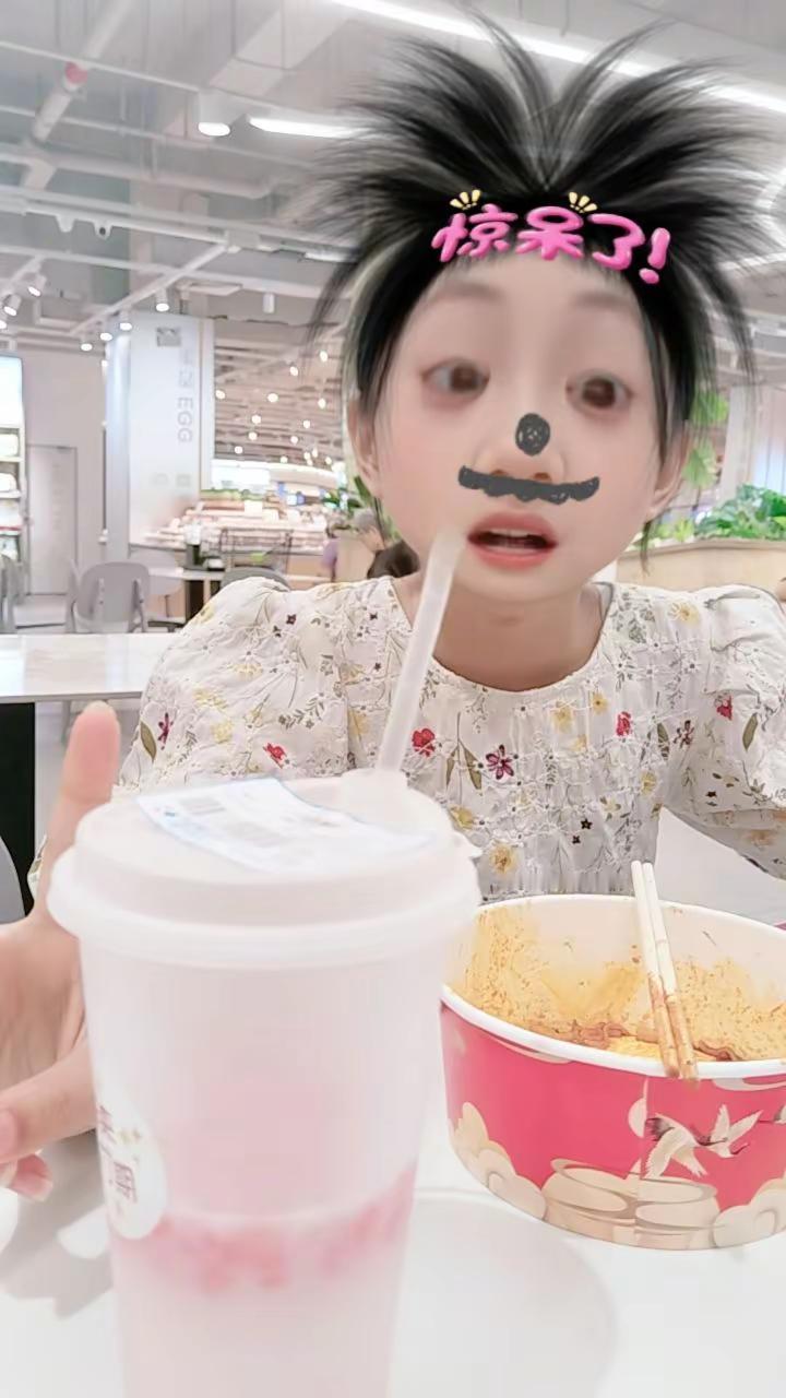 没事做，点杯奶茶坐一天，发呆，看，拍视频，不无聊的日子。