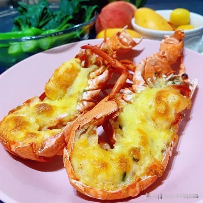 #醉美中秋赏味指南#
🦞【奢华享受，芝士焗龙虾来袭！】🧀
想要一场味蕾的盛宴