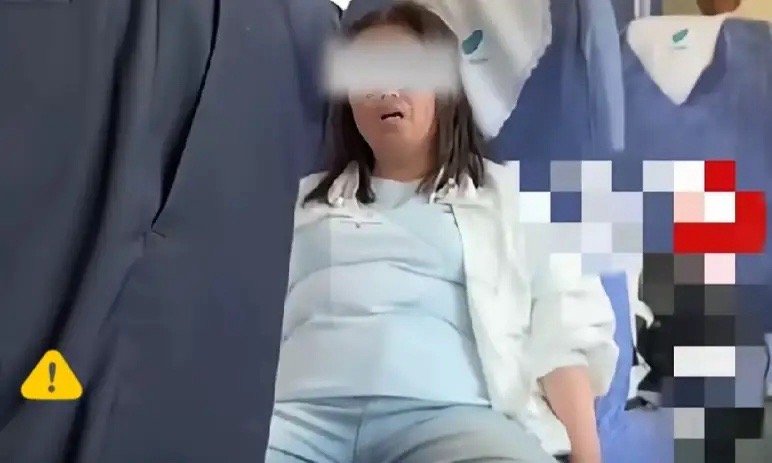 林子大了，真实什么鸟都有！呼和浩特一趟列车上，女子全程亢奋高歌、辱骂吐口水，乘务