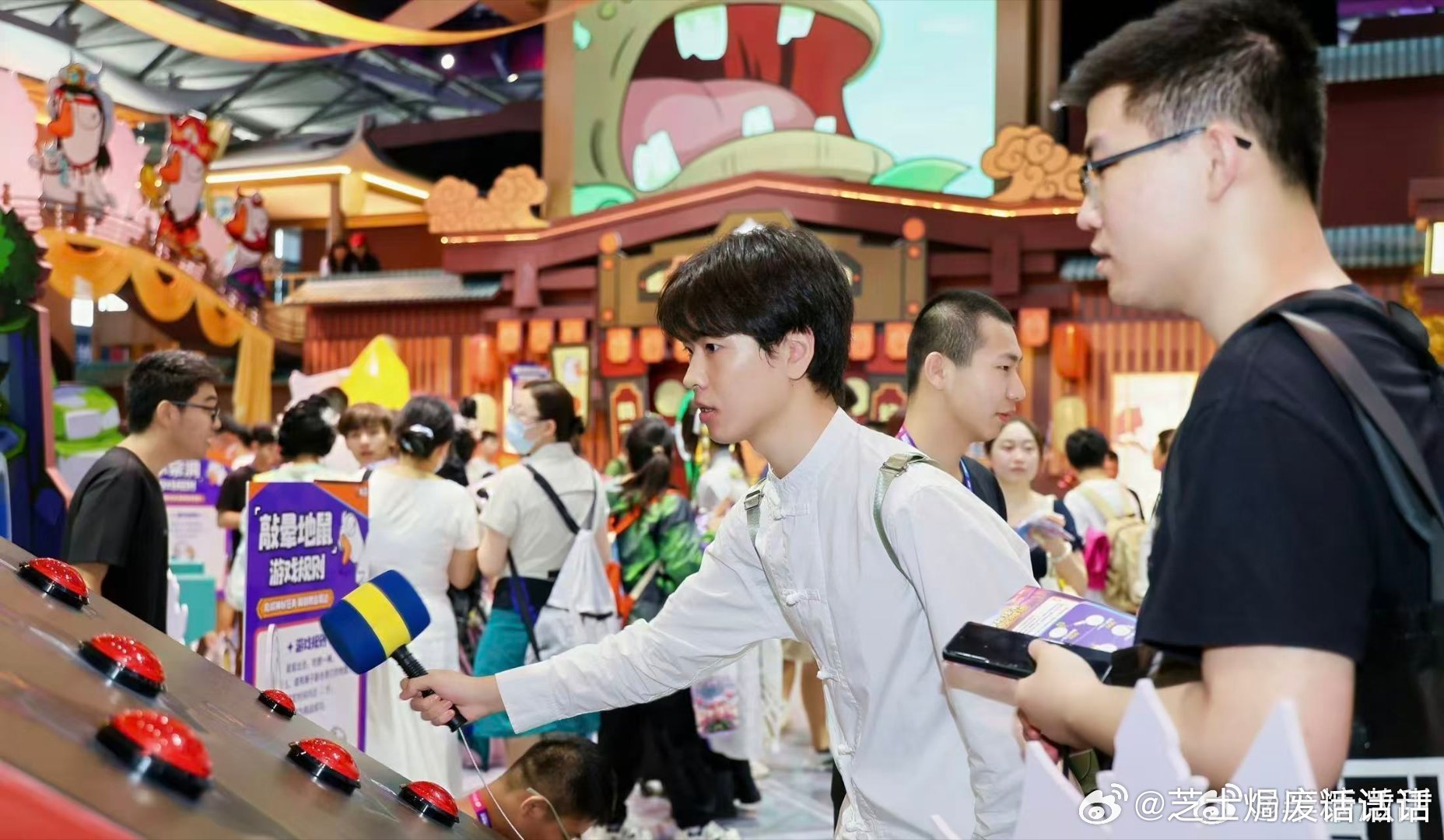 CJ基础鹅鸭杀就不基础把广都镇搬到ChinaJoy现场！鹅鸭杀×剑三梦幻联动来袭