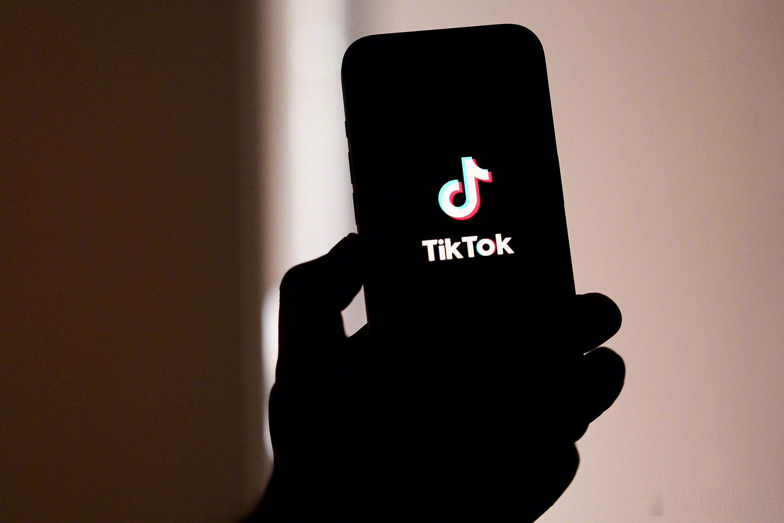 美国政府设备解封TikTok【封禁3年后，美国政府设备重新允许使用TikTok】