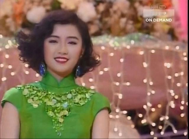 选美出身，现年53岁的何婉盈早年淡出幕前后嫁给商人，但婚姻只维持一年半，离婚后和