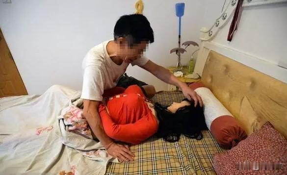 2015年，四川一大爷，在网上花了1.6万购入了一款硅胶娃娃，可仅仅半年过去，硅