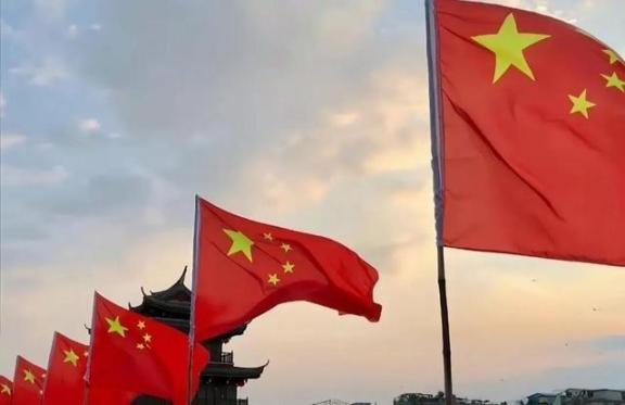 俄罗斯曾经发出警告，战争一旦爆发，中国将面临全方位的围攻，但对中国来说，最危险的