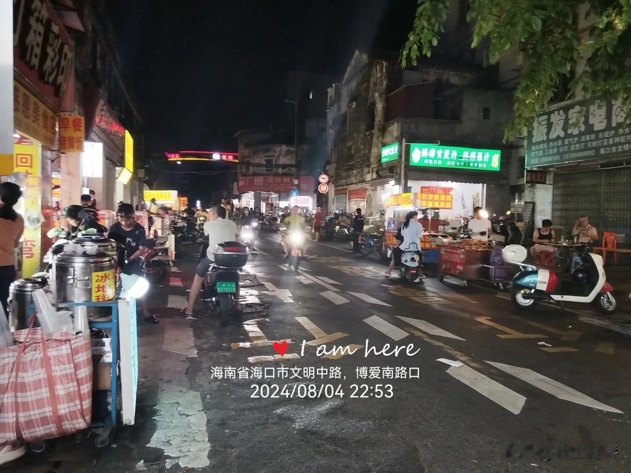 十三小吃街
海大南门小吃街可以说不仅在海甸岛出名，还在海口市，海南省出名，甚至有