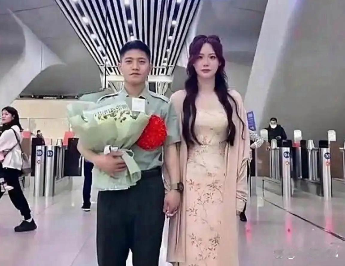 入伍和退伍，两的气质都变了 