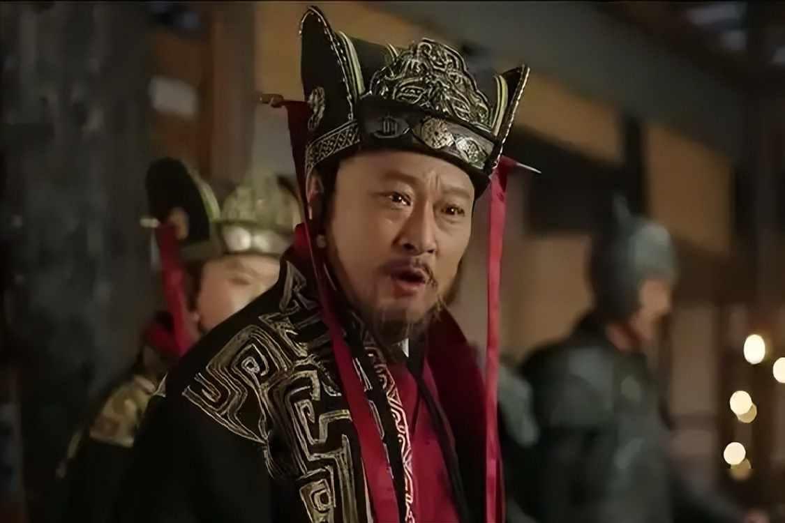 他说李林甫不能用，没人听。他说安禄山必须杀，没人听。 
大唐天子李隆基逃到四川，