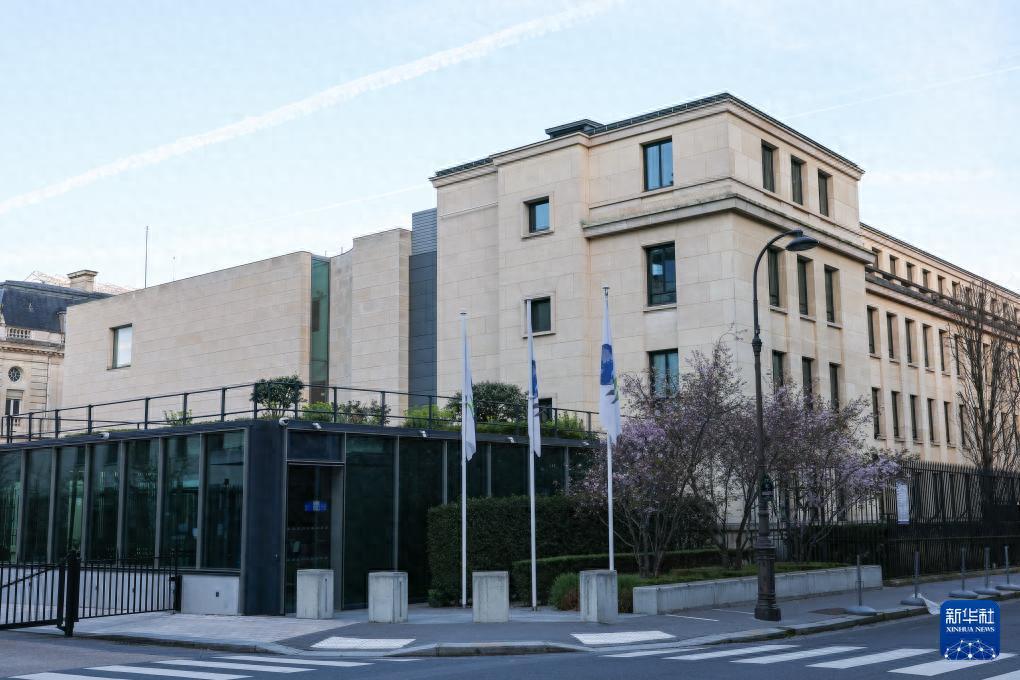 中美在巴黎谈了大半天，居然连一句通报都没发，这事儿放在以前的外交谈判里，简直太反