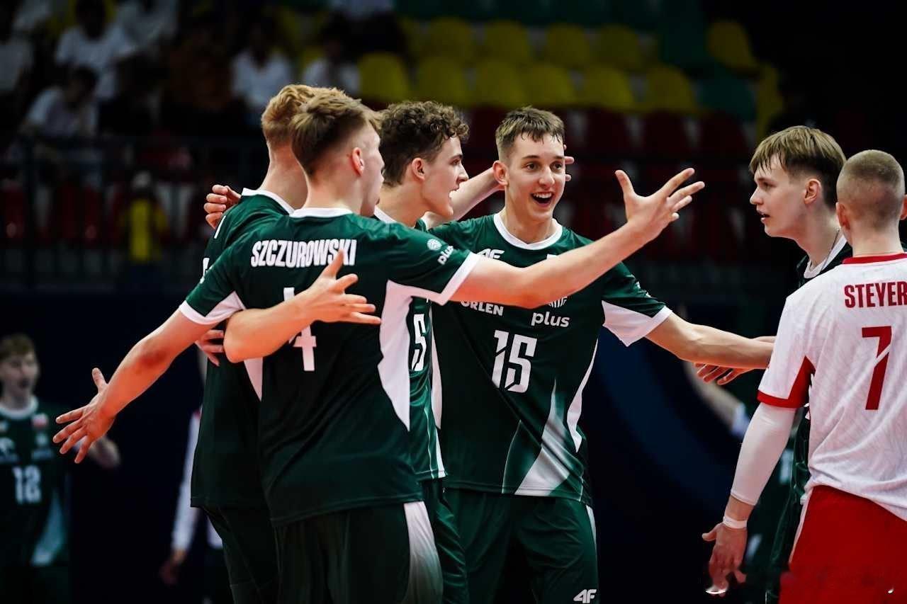 🇵🇱 波兰男排16岁“小巨人”入选国家队16岁的雅库布·普日贝尔科维奇入选波