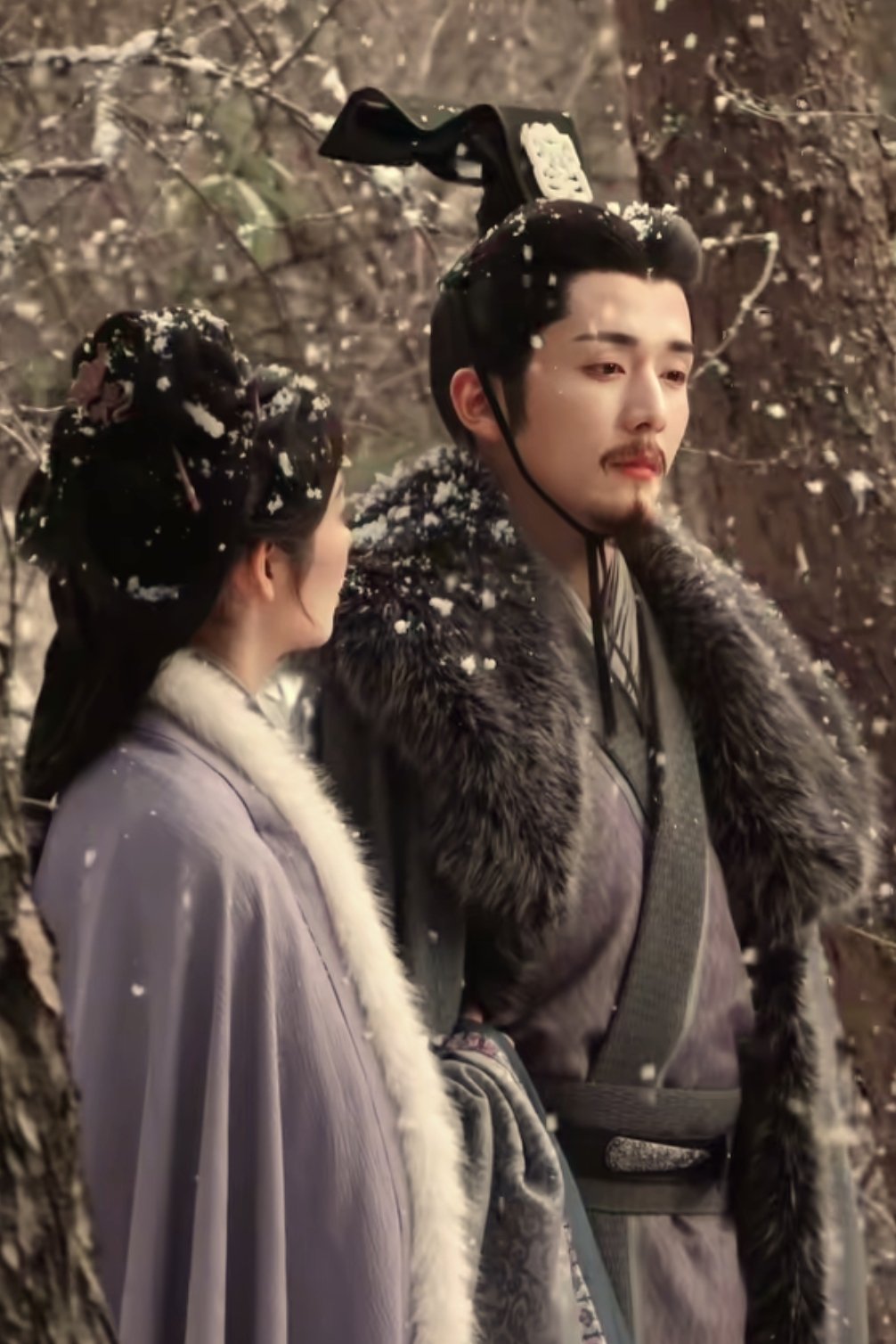 《秦谜》路透张新成古装在大雪纷飞的场景，画面太美了～ 