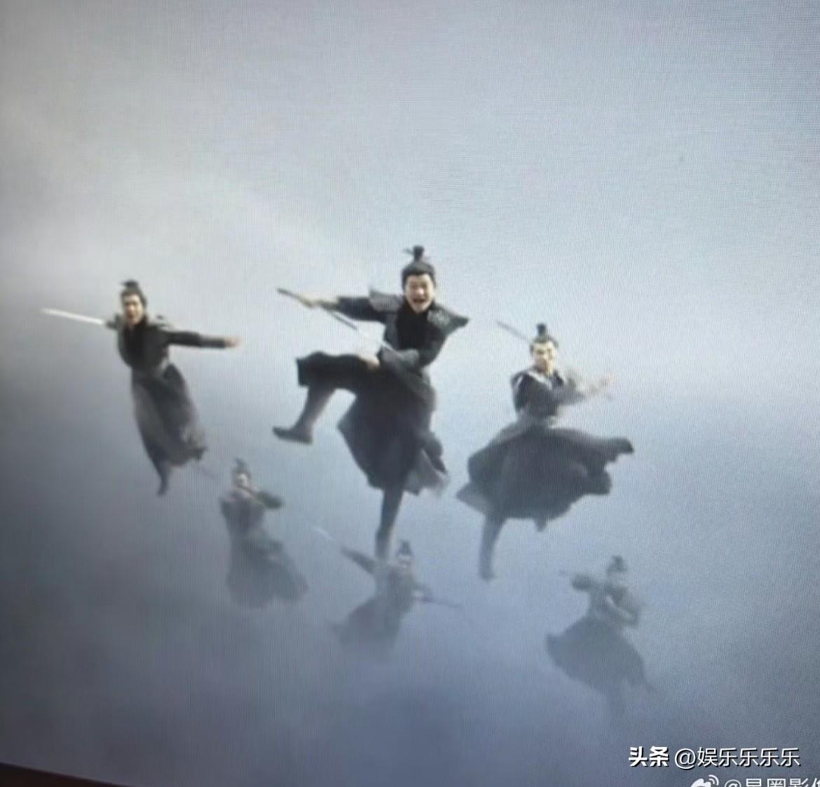 这是2025年的剧？

倒退十年也做不出这样粗制滥造的剧吧
看动图更牛逼，开播之